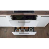 Interliving Küche Serie 3090 mit Side by Side Kühlschrank Magnolia – zweizeilig