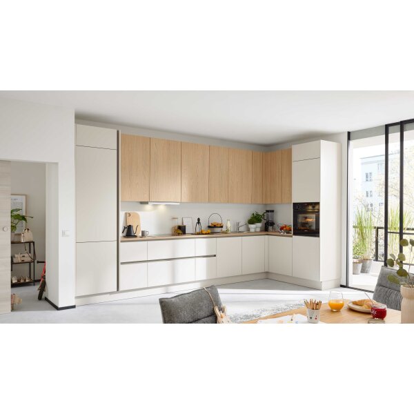 Interliving Küche Serie 3092 mit SIEMENS Einbaugeräten Sahara & Goldeiche - Stellfläche ca. 430 x 187 cm
