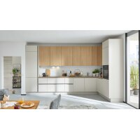 Interliving Küche Serie 3092 mit SIEMENS Einbaugeräten Sahara & Goldeiche - Stellfläche ca. 430 x 187 cm