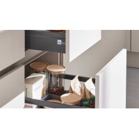 Interliving Küche Serie 3092 mit SIEMENS Einbaugeräten Sahara & Goldeiche - Stellfläche ca. 430 x 187 cm