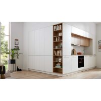 Interliving Küche Serie 3094 mit Garderobenschränken Mattweiß & Chalet Eiche