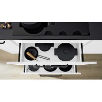 Interliving Küche Serie 3105 mit AEG Einbaugeräten Weiß Softmatt & Vulkaneiche – dreizeilig