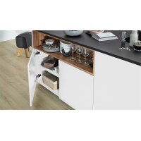 Interliving Küche Serie 3105 mit AEG Einbaugeräten Weiß Softmatt & Vulkaneiche – dreizeilig