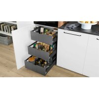 Interliving Küche Serie 3105 mit AEG Einbaugeräten Weiß Softmatt & Vulkaneiche – dreizeilig