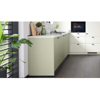 Culineo® Einbauküche C357 mit privileg Einbaugeräten Jade, Mattweiß & Marmor Venato Bianco - dreizeilig