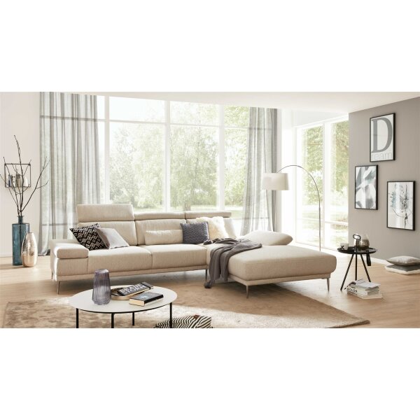 Interliving Sofa Serie 4251 – Ecksofa cremefarbener Bezug Q2 Hit 304 & Metallfüße 3.26 – Stellfläche ca. 300 x 225 cm