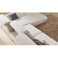 Interliving Sofa Serie 4251 – Ecksofa cremefarbener Bezug Q2 Hit 304 & Metallfüße 3.26 – Stellfläche ca. 300 x 225 cm
