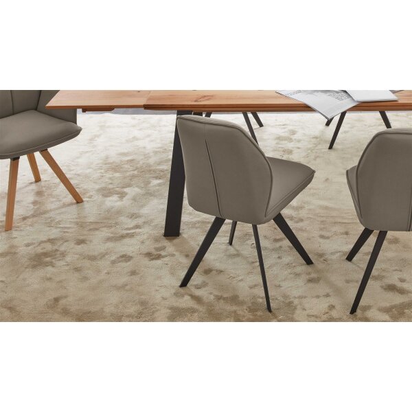 Interliving Esszimmer Serie 5102 – Polsterstuhl sandfarbene Mikrofaser Atlantis 914 & schwarzes Eisen