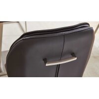 Interliving Esszimmer Serie 5104 – Armlehnstuhl schwarzes Leder Raven & Edelstahlgestell