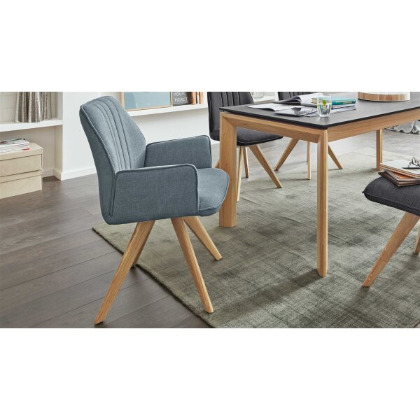 Interliving Esszimmer Serie 5102 – Armlehn-Polsterstuhl aquafarbener Webstoff Tirol 484 & Wildeiche