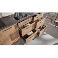 Interliving Küche Serie 3014 mit AEG Einbaugeräten Magnolie & Chaleteiche – zweizeilig