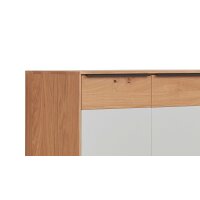Interliving Garderoben Serie 6005 – Schuhschrank Eiche & lichtgrauer Lack – drei Türen