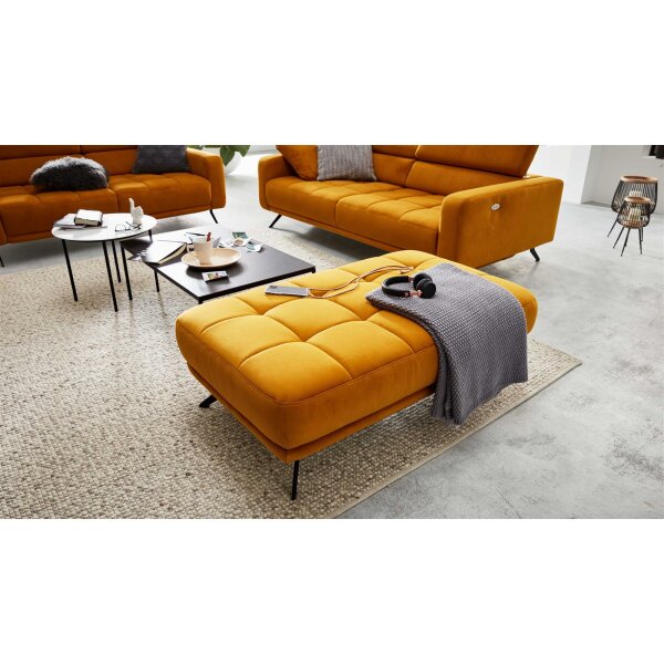 Interliving Sofa Serie 4303 – XXL-Hocker curryfarbene Wirkware Salsa - ca. 126 x 76 cm