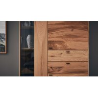 Interliving Esszimmer Serie 5604 - Vitrine Eiche rustico - drei Türen, zwei Schubladen