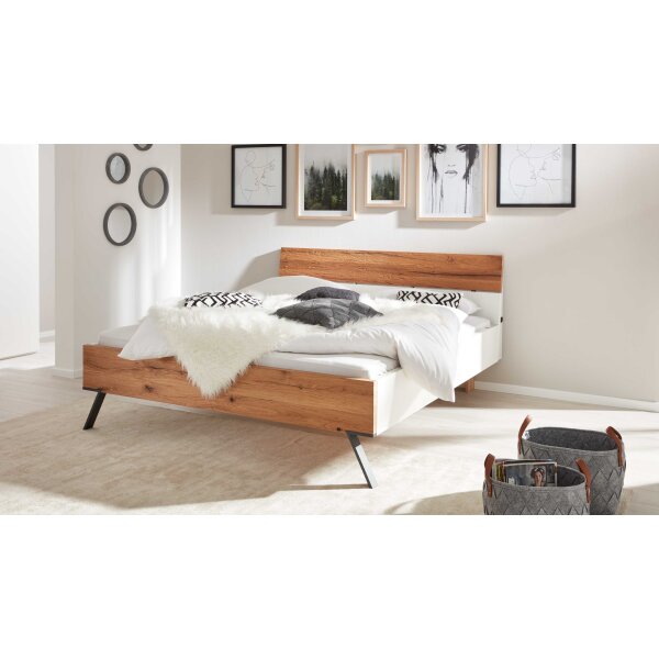 Interliving Schlafzimmer Serie 1025 – Bettgestell Liegefläche ca. 180 x 200 cm - Weiß & Balkeneiche gehackt