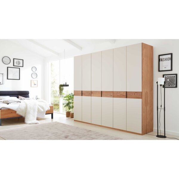 Interliving Schlafzimmer Serie 1023 – Kleiderschrank Weiß & Balkeneiche - sechs Türen, Breite ca. 269 cm