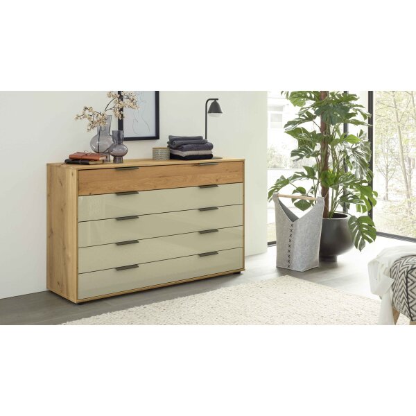 Interliving Schlafzimmer Serie 1027 – Schubladenkommode Eiche bianco & Champagner - fünf Schubladen, Breite ca. 141 cm