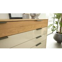 Interliving Schlafzimmer Serie 1027 – Schubladenkommode Eiche bianco & Champagner - fünf Schubladen, Breite ca. 141 cm