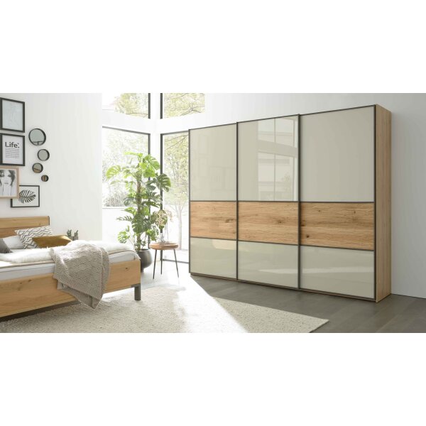 Interliving Schlafzimmer Serie 1027 – Schwebetürenschrank Champagner & Eiche bianco - drei Türen, Breite ca. 250 cm