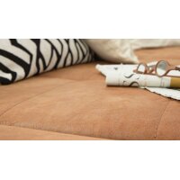 Interliving Sofa Serie 4254 – Ecksofa cognacfarbene Mikrofaser Magnum & schwarze Metallfüße 4.35 – Stellfläche ca. 340 x 195 cm