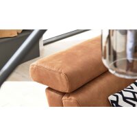 Interliving Sofa Serie 4254 – Ecksofa cognacfarbene Mikrofaser Magnum & schwarze Metallfüße 4.35 – Stellfläche ca. 340 x 195 cm