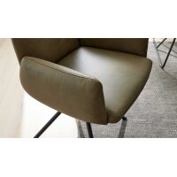 Interliving Esszimmer Serie 5504 - Armlehnstuhl grünes Leder EVI 33 & schwarzer Drehfuß S 349