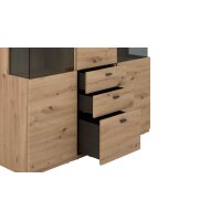 Interliving Wohnzimmer Serie 2110 - Vitrine Alteiche - drei Türen, zwei Schubladen, Breite ca. 135 cm