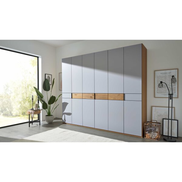Interliving Kleiderschrank Serie 1207 – Kleiderschrank Taupe & Balkeneiche - sechs Türen, Breite ca. 299 cm