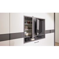 Interliving Kleiderschrank Serie 1207 – Kleiderschrank mit TV-Nische Weiß & Manhattan – sechs Türen, zwei Schubladen, Breite ca. 302 cm