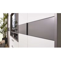 Interliving Kleiderschrank Serie 1207 – Kleiderschrank mit TV-Nische Weiß & Manhattan – sechs Türen, zwei Schubladen, Breite ca. 302 cm