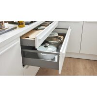 WERT KÜCHE® Nora mit gorenje Einbaugeräten Kristallweiß & Aurora Eiche – Stellfläche ca. 299 x 275 cm