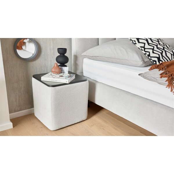 Interliving Boxspringbett Serie 1418 - Nachtkonsole mit Ladefunktion silberfarbener Feincord
