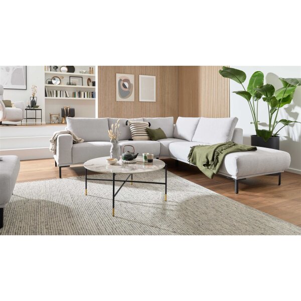 Interliving Sofa Serie 4255 – Ecksofa silberfarbener Bezug Mara 9 & schwarze Metallfüße 4.26 - Stellfläche ca. 270 x 240 cm