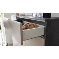 Interliving Garderobe Serie 6012 - Kombikommode graubeiger Mattlack & Räuchereiche - drei Türen, eine Schublade, Breite ca. 120 cm