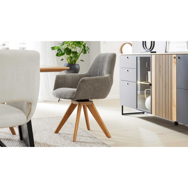 Interliving Esszimmer Serie 5605 – Armlehnstuhl mit Dreh- und Rückholfunktion muschelfarbener Cord Rebel & Eiche