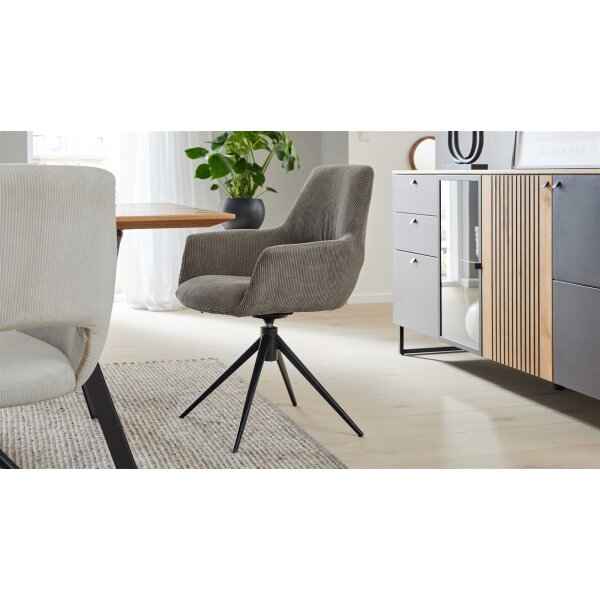 Interliving Esszimmer Serie 5605 – Armlehnstuhl mit Dreh- und Rückholfunktion muschelfarbener Cord Rebel & schwarzes Eisen