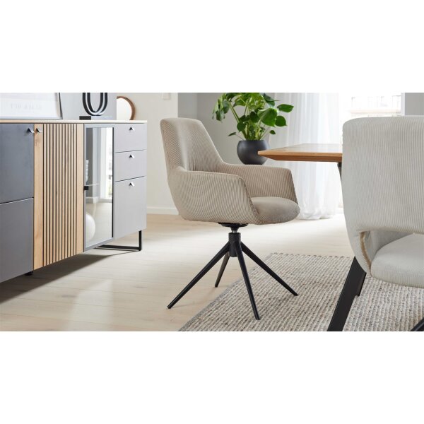 Interliving Esszimmer Serie 5605 – Armlehnstuhl mit Dreh- und Rückholfunktion ecrufarbener Cord Rebel & schwarzes Eisen