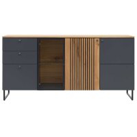 Interliving Esszimmer Serie 5605 – Sideboard quarzgrauer Lack & Charakter-Eiche - drei Türen, drei Schubladen, Breite ca. 183 cm