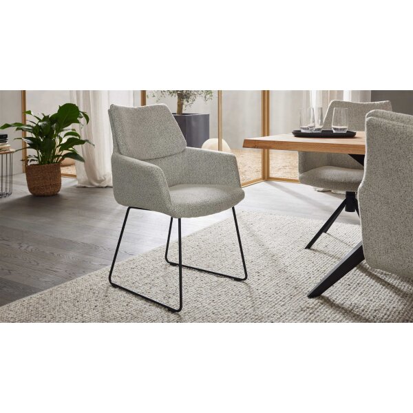 Interliving Esszimmer Serie 5118 – Armlehn-Kufenstuhl champagnerfarbener Bouclé Elegant wish E07 & mattschwarzes Eisen