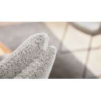 Interliving Esszimmer Serie 5118 – Armlehn-Kufenstuhl champagnerfarbener Bouclé Elegant wish E07 & mattschwarzes Eisen