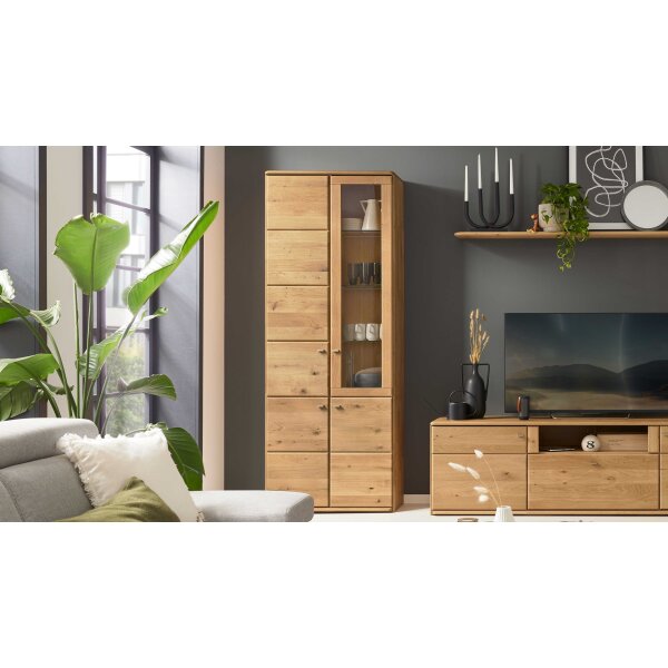 Interliving Wohnzimmer Serie 2028 - Vitrine Wildeiche - vier Türen, Breite ca. 82 cm