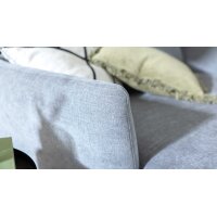 Interliving Sofa Serie 4400 - Chaiselongue taubenblauer Bezug DCT 16 & schwarze Metallfüße