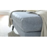 Interliving Sofa Serie 4400 - Chaiselongue taubenblauer Bezug DCT 16 & schwarze Metallfüße