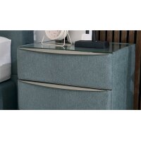 Interliving Boxspringbett Serie 1402 – Nachtkommode stahlfarbene Mikrofaser Nele – vier Schubladen