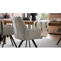 Interliving Esszimmer Serie 5102 – Armlehnstuhl mit Drehfunktion leinenfarbener Jacquard Lodge L07 & schwarzes Eisen