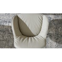 Interliving Esszimmer Serie 5115 - Armlehnstuhl Ravi milchkaffeefarbenes Leder Tendens Latte & anthrazitfarbenes Metall
