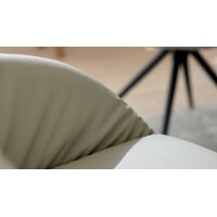 Interliving Esszimmer Serie 5115 - Armlehnstuhl Ravi milchkaffeefarbenes Leder Tendens Latte & anthrazitfarbenes Metall