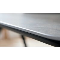 Interliving Esszimmer Serie 5115 - Esstisch mit robuster Tischplatte DEKTON® Grafitte Industrial & anthrazitfarbenes Metall - ca. 200 x 100 cm