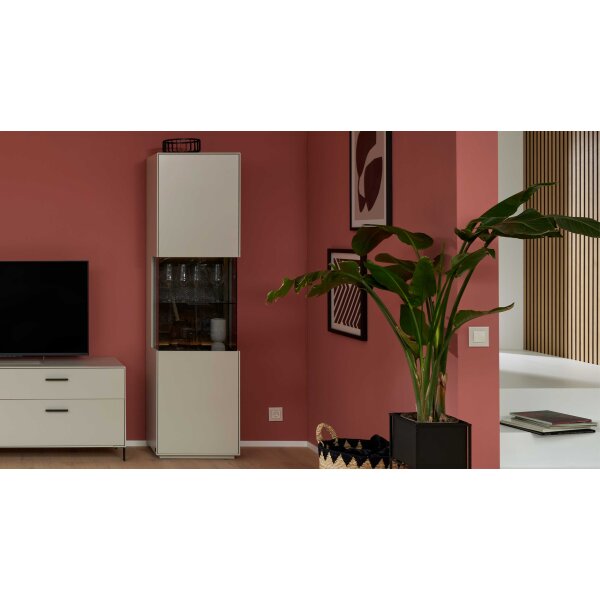 Interliving Wohnzimmer Serie 2030 PLUS - Vitrine Sahara Creme & Granitfurnier - eine Tür, Breite ca. 45 cm