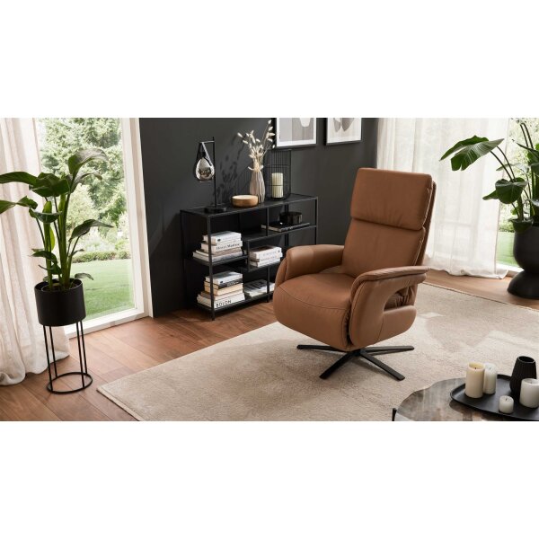 Interliving Sessel Serie 4566 haselnussfarbenes Leder Punch & schwarzer Sternfuß